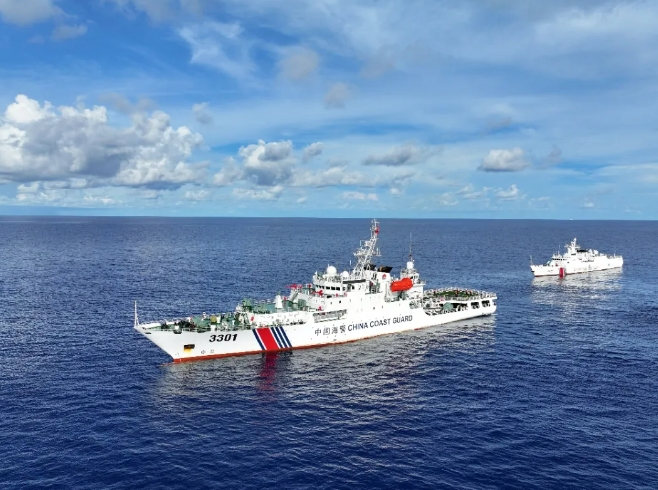 菲船只侵闯黄岩岛 中国海警回应菲船只侵闯黄岩岛，中国海警坚决回应，维护领土主权不容挑战