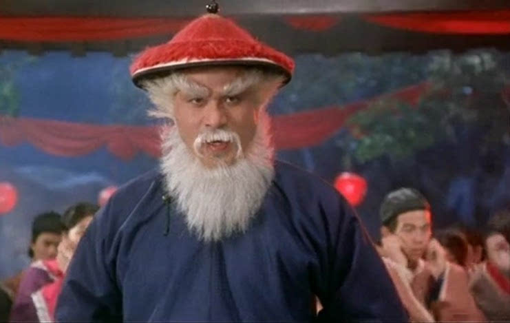 60岁张卫健掏出老年卡 求别欺负老人60岁张卫健遭遇年龄歧视？掏出老年卡呼吁社会尊重